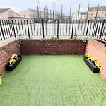293 Holiday Home- Free On Site Parking