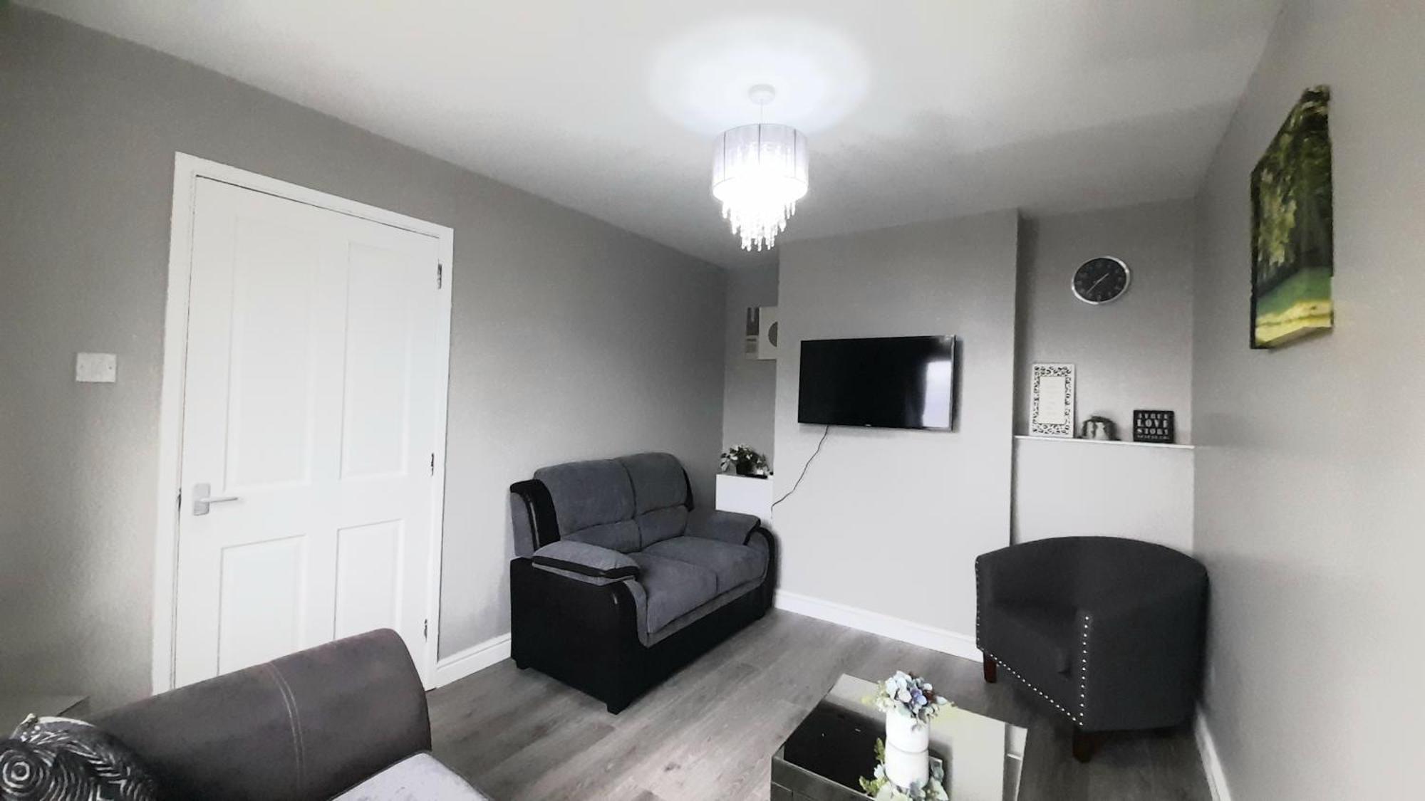 293 Home- Free On Site Parking *