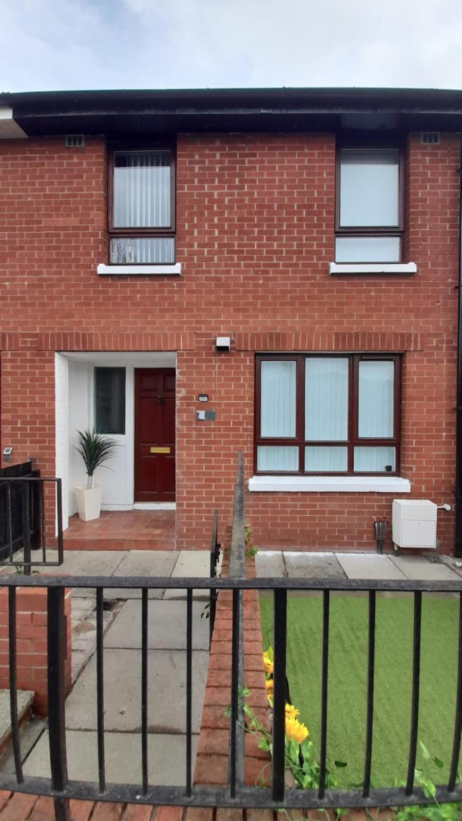 293 Home- Free On Site Parking